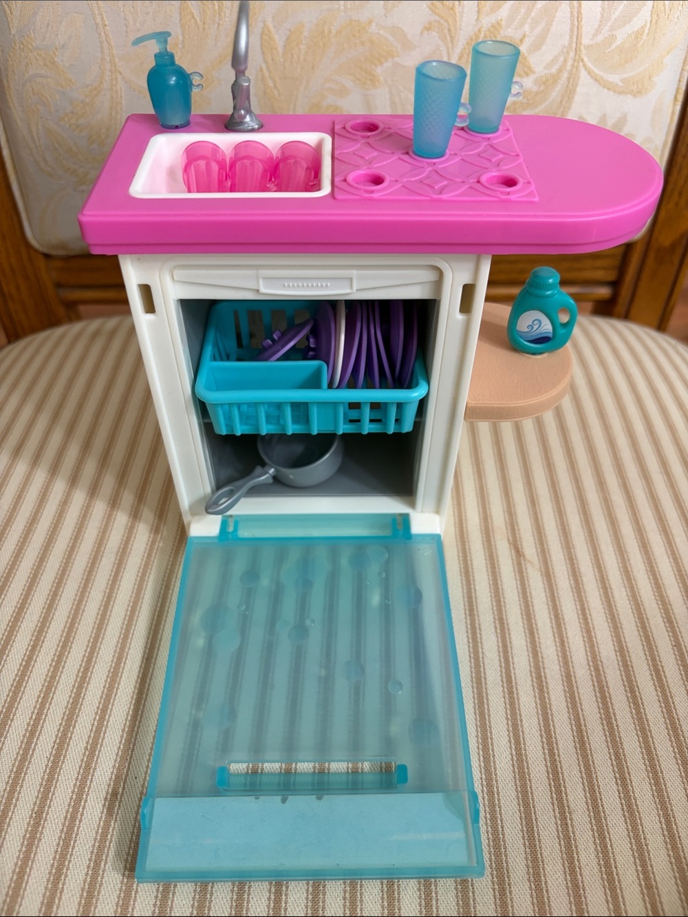 Barbie Indoor Furniture Set with Kitchen Dishwasher (2018)